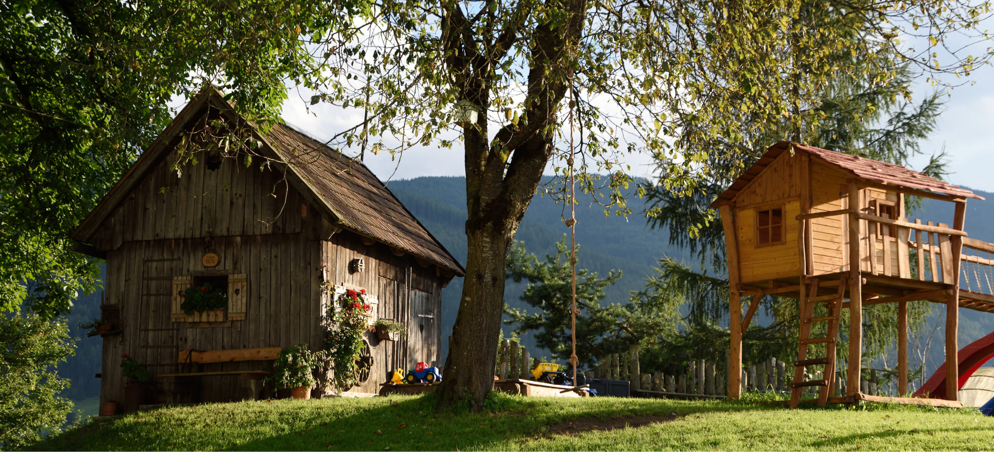 Gartenansicht am BIO-Bauernhof Lutzmannhof in Irdning, Steiermark