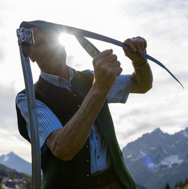 Sense vom Bauern am Bauernhof Lutzmannhof in Irdning, Steiermark