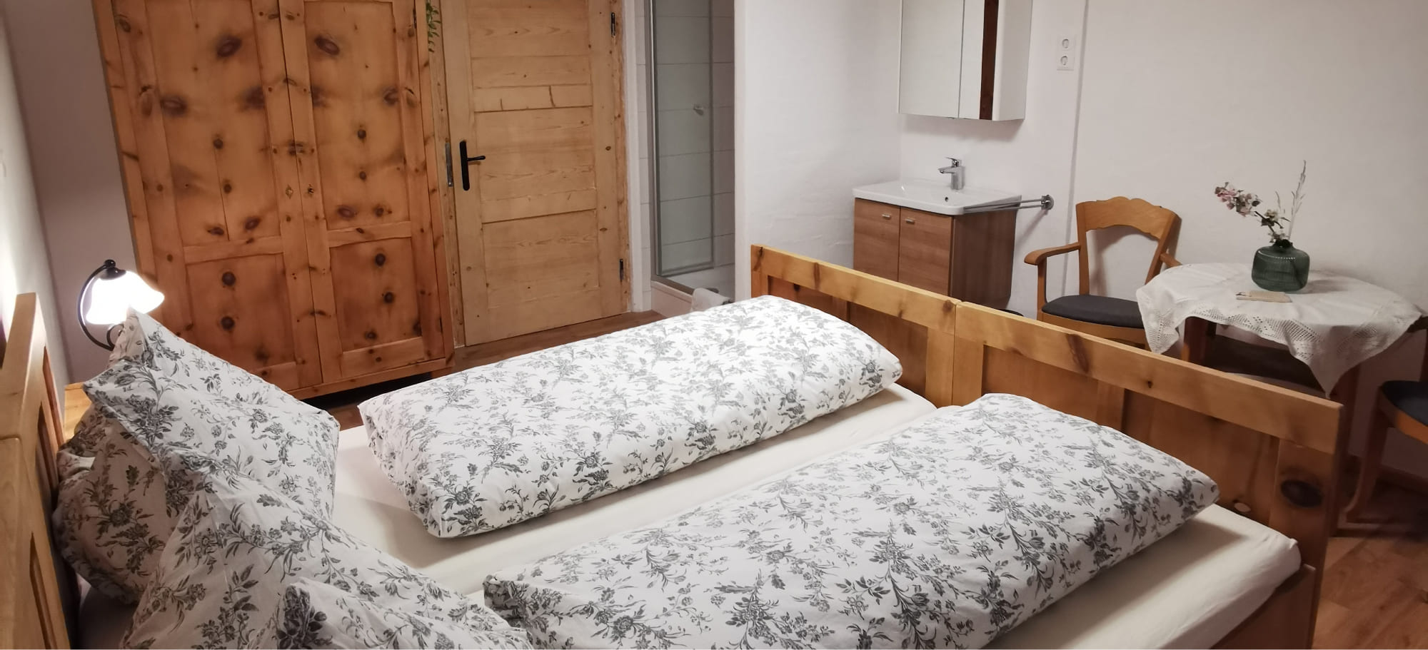 Gemütliche und moderne Schlafzimmer in den Ferienwohnungen am Bauernhof Lutzmannhof in Irdning, Steiermark